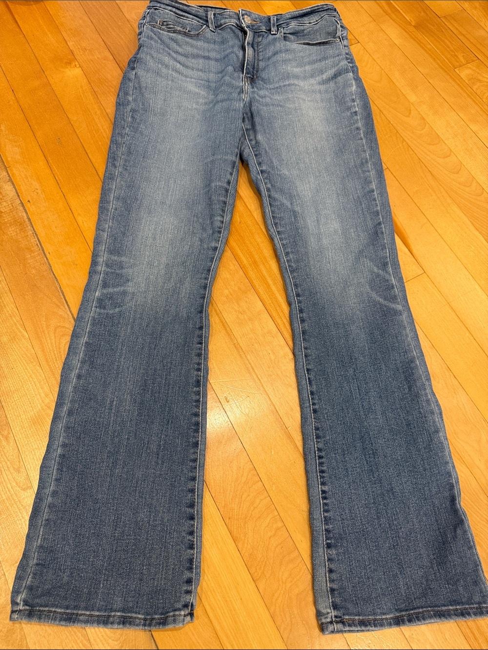 Levi's Signature Women's Mid-Rise Boot Cut Jeans
